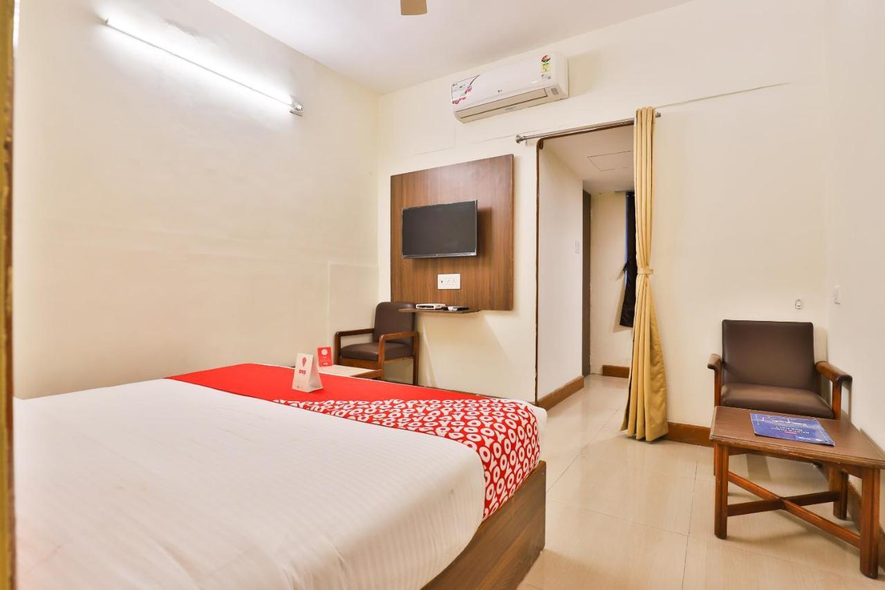 Oyo 13668 Hotel Utsav 바도다라 외부 사진