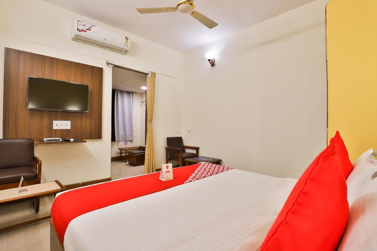 Oyo 13668 Hotel Utsav 바도다라 외부 사진