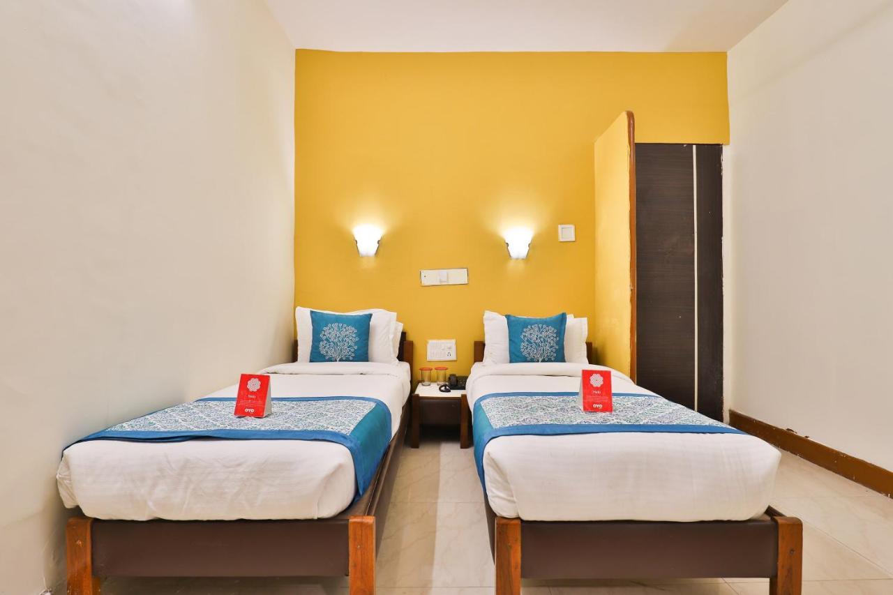 Oyo 13668 Hotel Utsav 바도다라 외부 사진