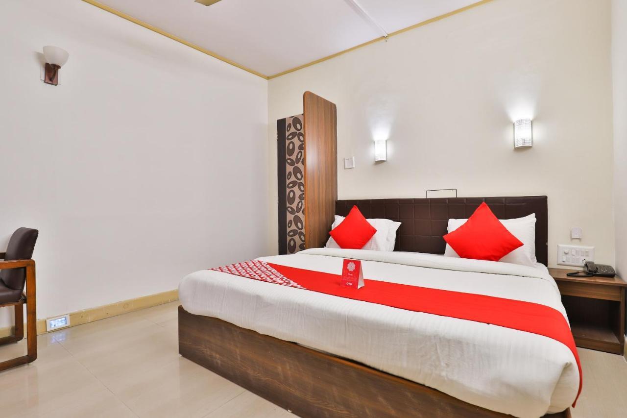 Oyo 13668 Hotel Utsav 바도다라 외부 사진