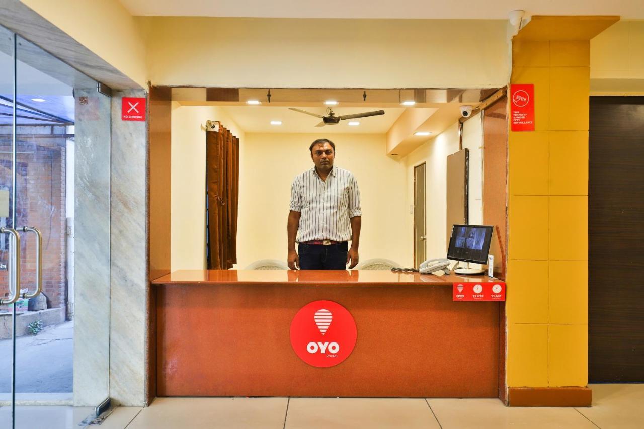Oyo 13668 Hotel Utsav 바도다라 외부 사진