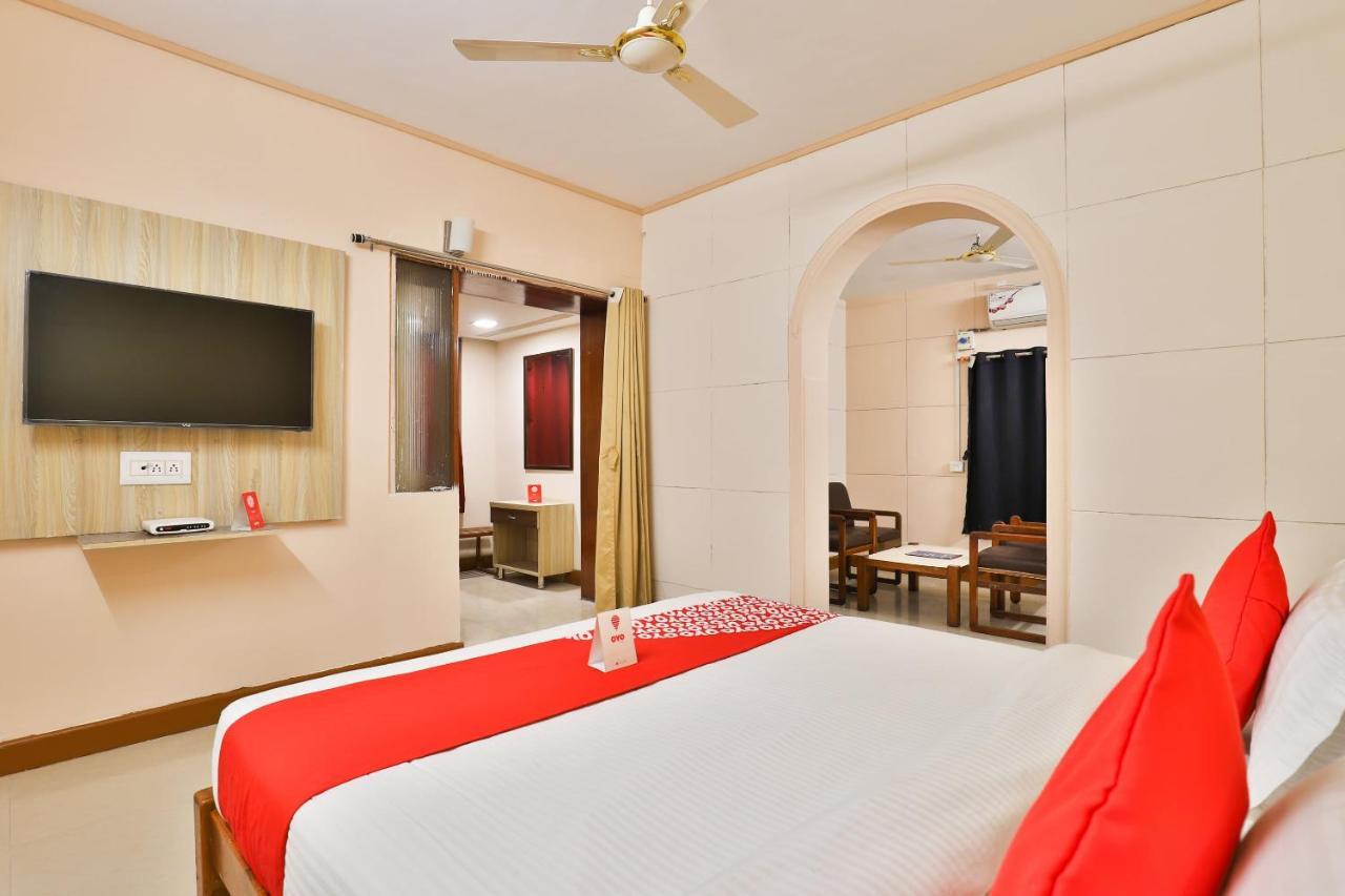 Oyo 13668 Hotel Utsav 바도다라 외부 사진