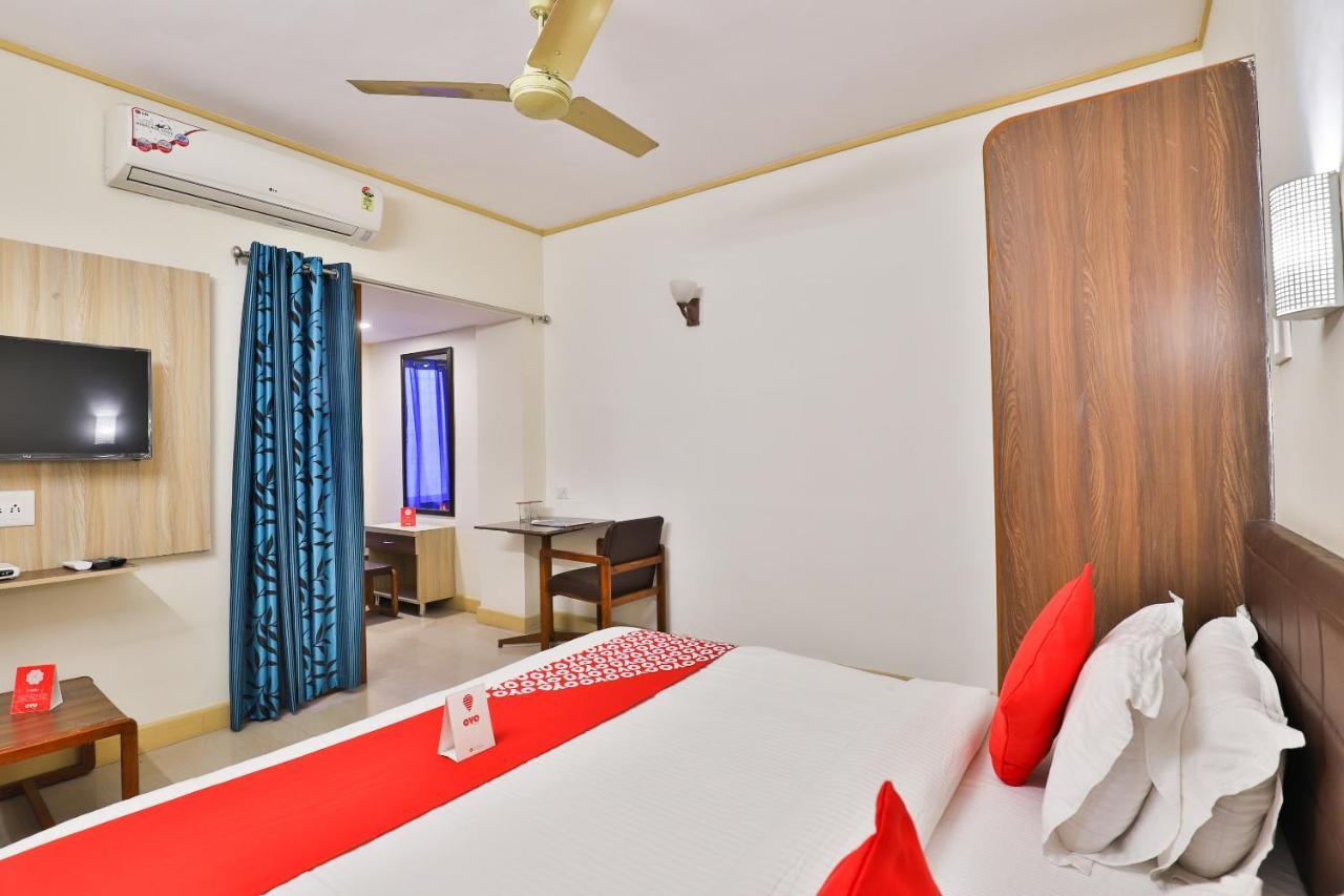 Oyo 13668 Hotel Utsav 바도다라 외부 사진
