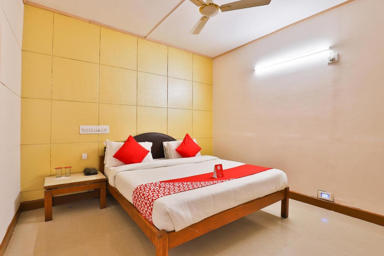 Oyo 13668 Hotel Utsav 바도다라 외부 사진