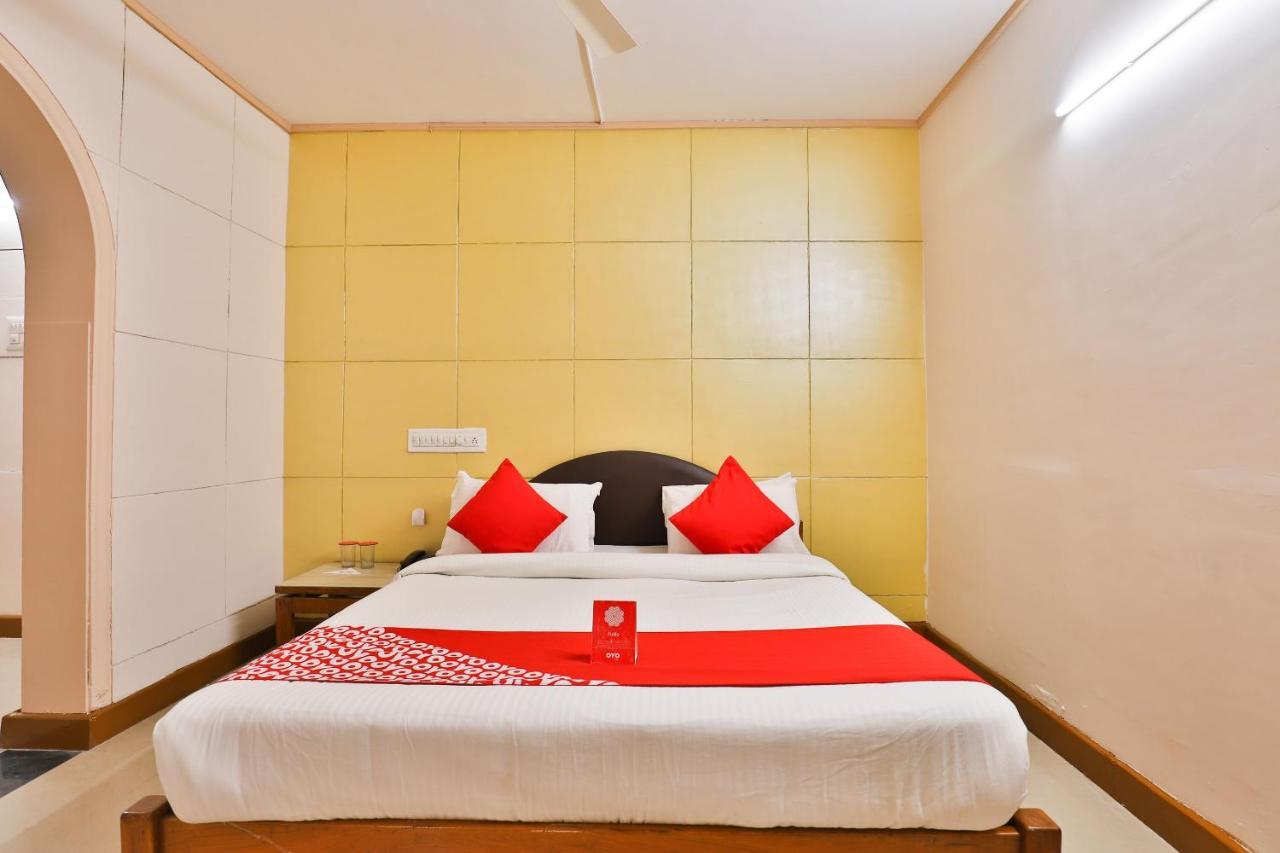 Oyo 13668 Hotel Utsav 바도다라 외부 사진